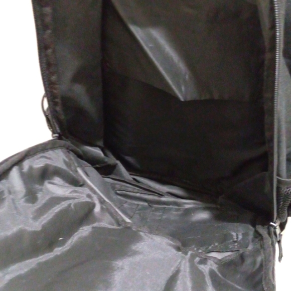 Mizzou Backpack, 4 Zipper Pockets With Mizzou beanie - Picture 4 of 6